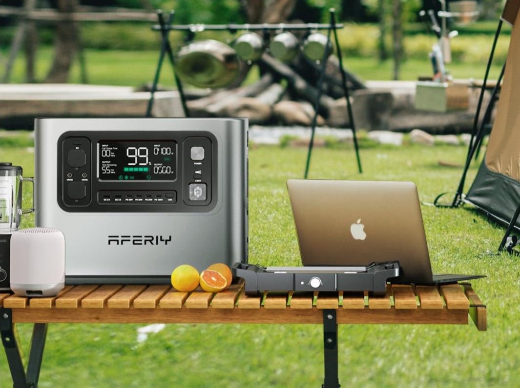 AFERIY 2400W Tragbare Powerstation, 2048Wh LiFePO4 Batterie, 1,5 Stunde Schnellladung, 13 Anschlüsse, Sinuswellen 230V, USV, APP, Mobile Stromversorgung für Outdoors Camping, Silbern